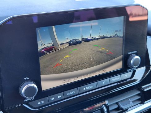 Used 2024 Nissan Pathfinder SV image 22