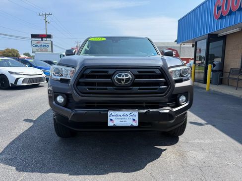 Used 2018 Toyota Tacoma SR5 RWD image 2