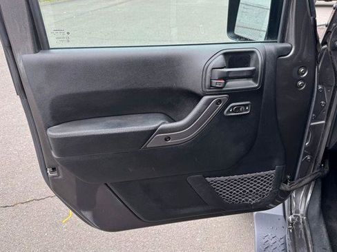 Used 2018 Jeep Wrangler Unlimited Sahara AWD/4WD image 11