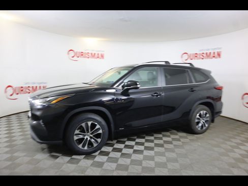 Used 2023 Toyota Highlander XLE image 6