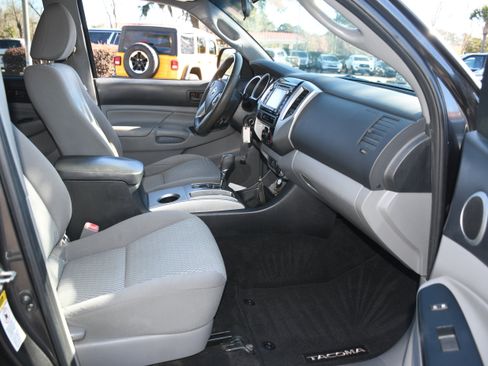 Used 2014 Toyota Tacoma PreRunner image 19