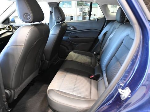 Used 2024 Chevrolet Trax LT w/ Driver Confidence Package FWD image 11