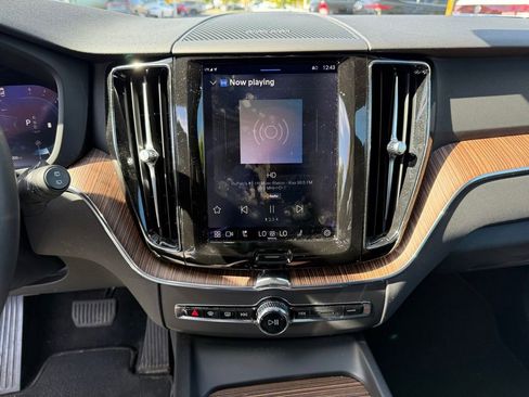 Used 2023 Volvo XC60 B5 Plus image 14