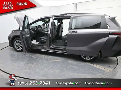 Used 2022 Toyota Sienna XSE w/ XSE Plus Package image 38