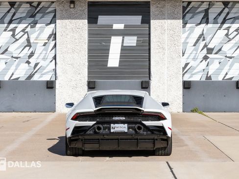 Used 2020 Lamborghini Huracan EVO image 13