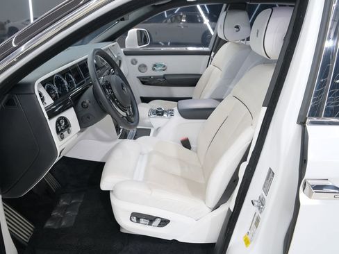 Used 2023 Rolls-Royce Phantom Sedan image 25