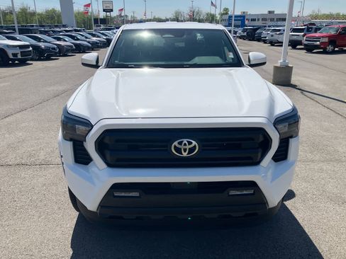 Certified 2025 Toyota Tacoma SR5 AWD/4WD image 2