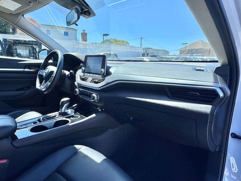 Used 2023 Nissan Altima 2.5 SR image 17