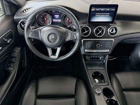 Used 2018 Mercedes-Benz GLA 250 4MATIC image 3