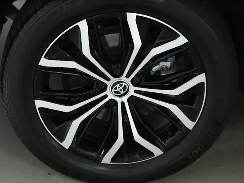 Certified 2025 Toyota Crown Signia AWD/4WD image 12