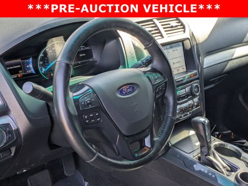 Used 2017 Ford Explorer XLT w/ Equipment Group 202A FWD image 24