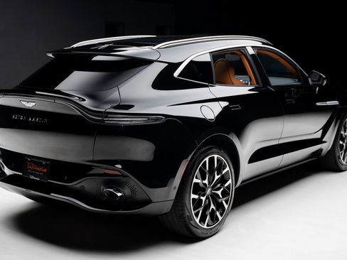 Used 2023 Aston Martin DBX image 32