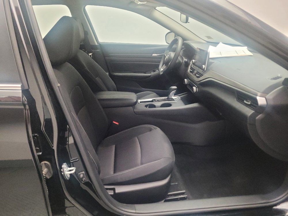 Used 2025 Nissan Altima 2.5 SV FWD image 21