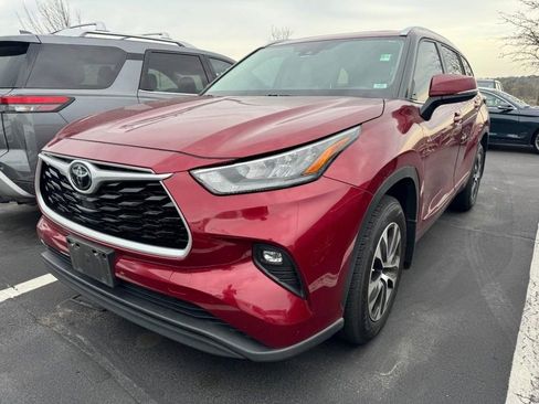 Used 2020 Toyota Highlander XLE image 2