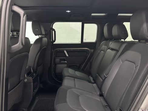 Used 2023 Land Rover Defender 110 X-Dynamic SE image 15