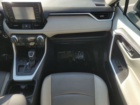 Used 2021 Toyota RAV4 XLE Premium image 13