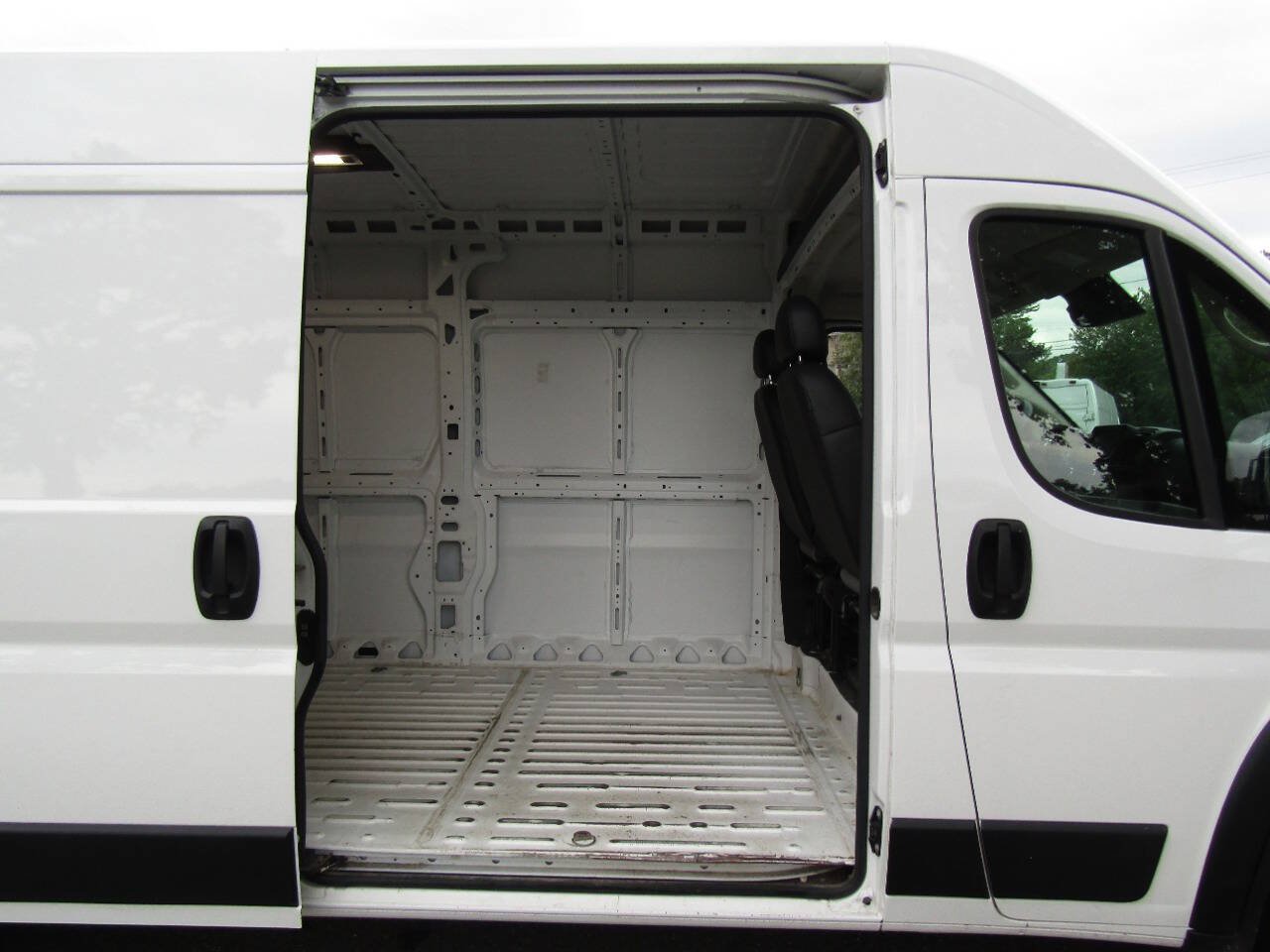 Used 2025 RAM ProMaster 3500 w/ Convenience Group FWD image 19