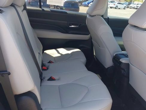 Used 2025 Toyota Grand Highlander AWD image 9