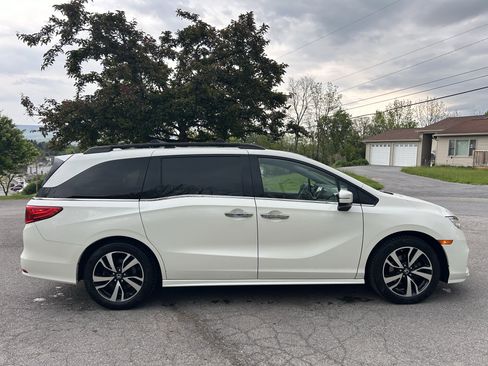 Used 2019 Honda Odyssey Elite image 2