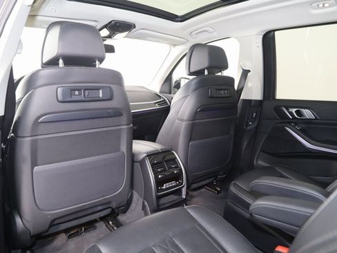 Used 2022 BMW X7 xDrive40i w/ Premium Package image 55