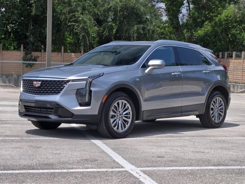 Used 2025 Cadillac XT4 Premium Luxury FWD image 7