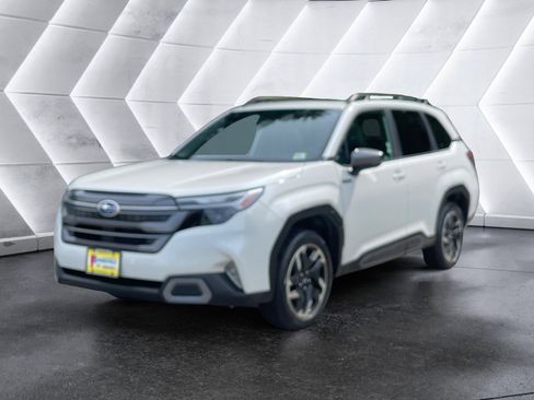 Used 2025 Subaru Forester Limited AWD/4WD image 2