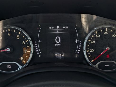 Used 2018 Jeep Renegade Latitude FWD image 12