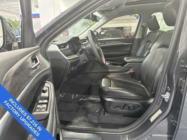 Used 2023 Jeep Grand Cherokee Limited w/ Luxury Tech Group II AWD/4WD image 22