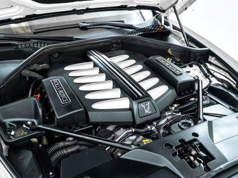 Used 2016 Rolls-Royce Ghost RWD image 36