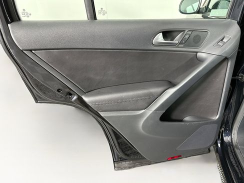 Used 2017 Volkswagen Tiguan S image 25