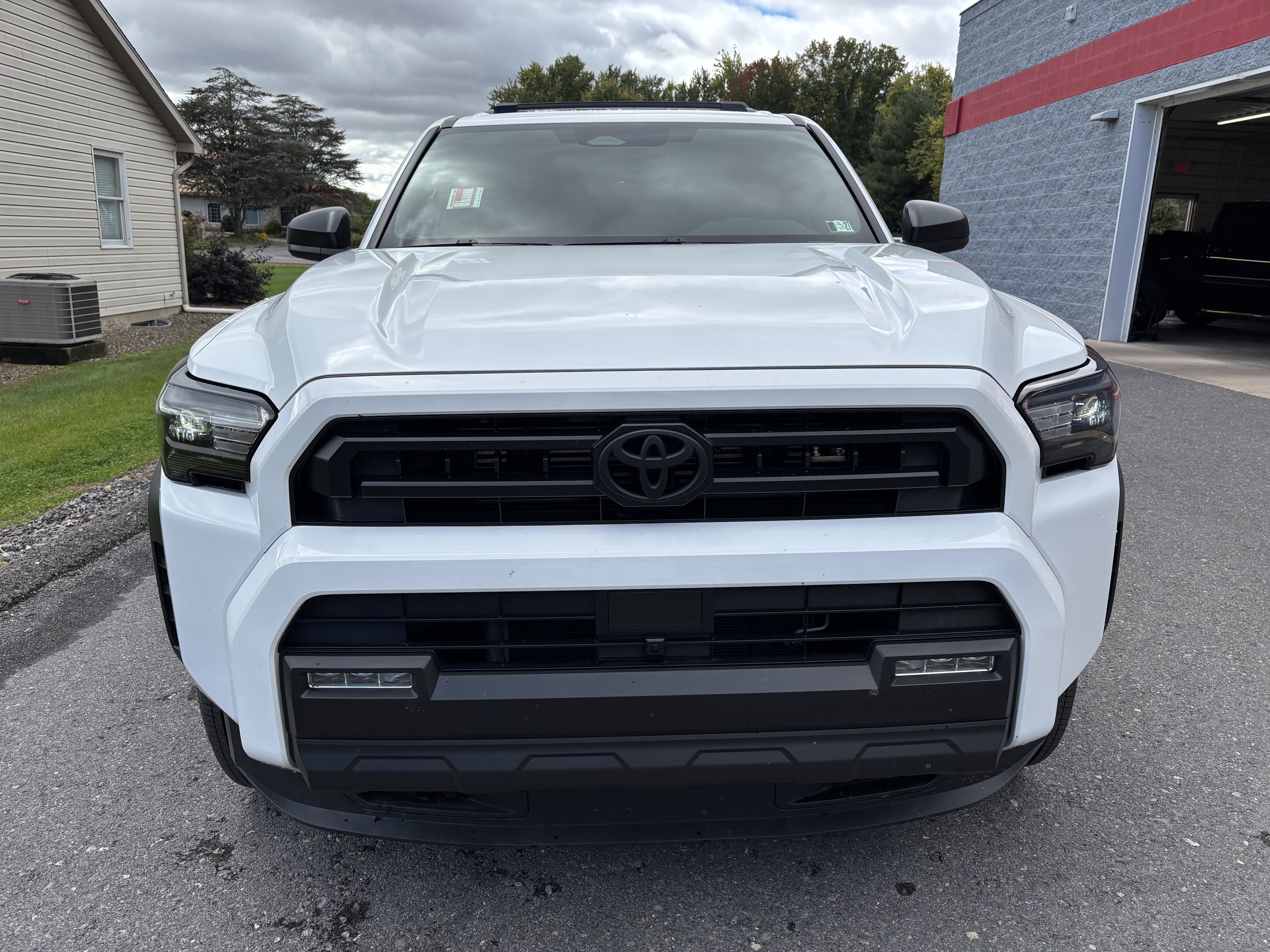 Used 2025 Toyota 4Runner SR5 AWD/4WD image 9
