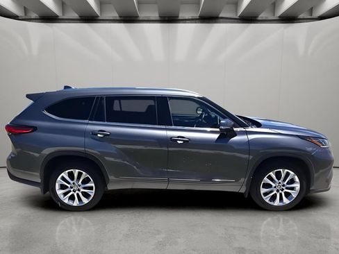 Used 2021 Toyota Highlander Limited AWD/4WD image 6