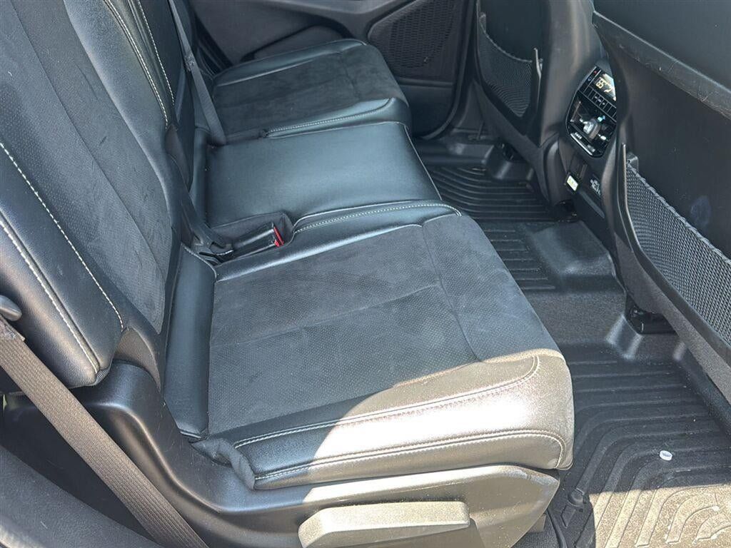 Used 2024 Jeep Grand Cherokee L Laredo AWD/4WD image 17