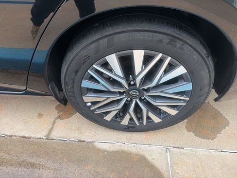 Used 2025 Nissan Altima 2.5 SV FWD image 18