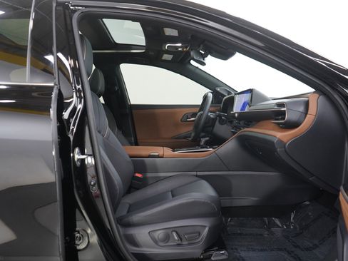 Used 2026 Toyota Crown Limited w/ Advanced Technology Package image 11