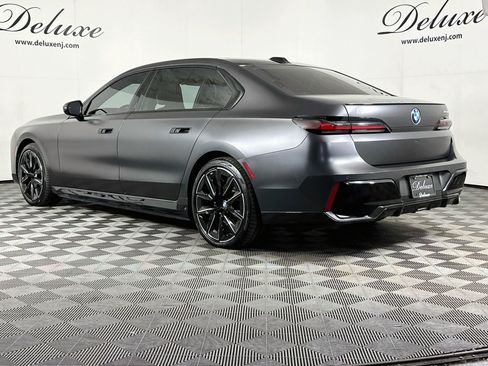 Used 2023 BMW i7 xDrive60 w/ Executive Package 2 AWD/4WD image 4