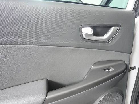 Used 2023 Hyundai Kona Limited FWD image 13