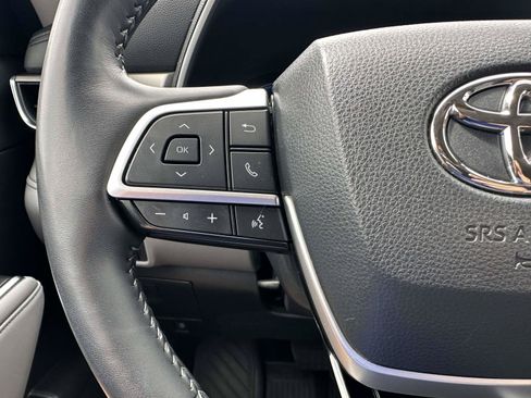Used 2023 Toyota Highlander Limited FWD image 13
