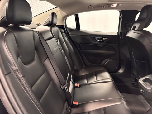 Used 2019 Volvo S60 T5 Momentum w/ Premium Package image 24