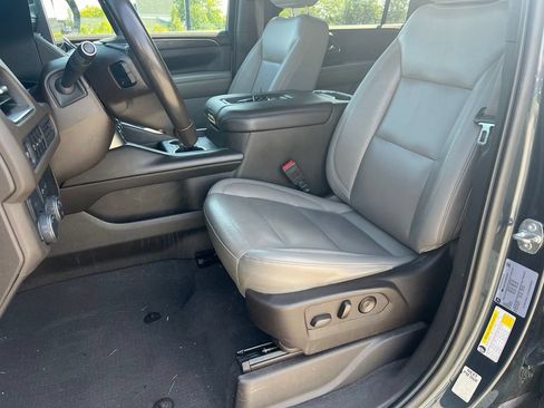 Used 2021 Chevrolet Suburban LT RWD image 18