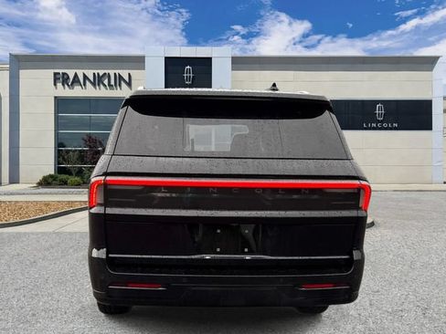 Used 2025 Lincoln Navigator Reserve AWD/4WD image 6