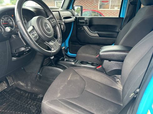Used 2018 Jeep Wrangler Unlimited Sport S AWD/4WD image 7