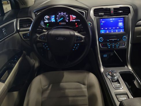 Used 2020 Ford Fusion SE FWD image 22