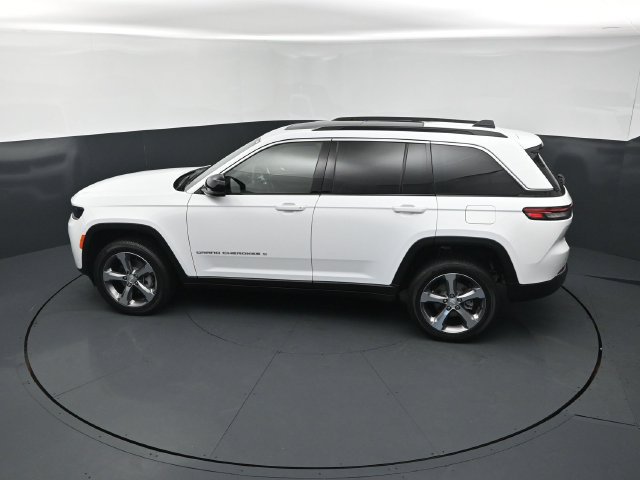 New 2026 Jeep Grand Cherokee Limited w/ Luxury Tech Group II AWD/4WD image 15