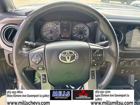 Used 2018 Toyota Tacoma TRD Off-Road AWD/4WD image 12