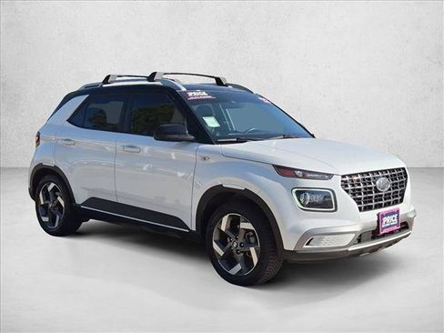 Used 2022 Hyundai Venue Limited FWD image 3