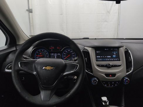 Used 2018 Chevrolet Cruze LS FWD image 22