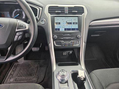Used 2020 Ford Fusion SE FWD image 7