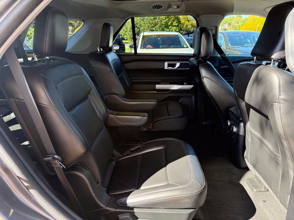 Used 2022 Ford Explorer XLT w/ Equipment Group 202A AWD/4WD image 28