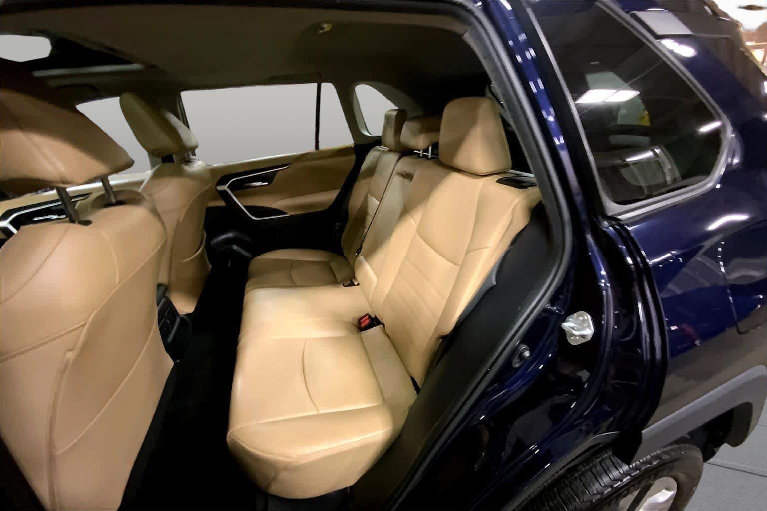 Certified 2021 Toyota RAV4 XLE Premium AWD/4WD image 21